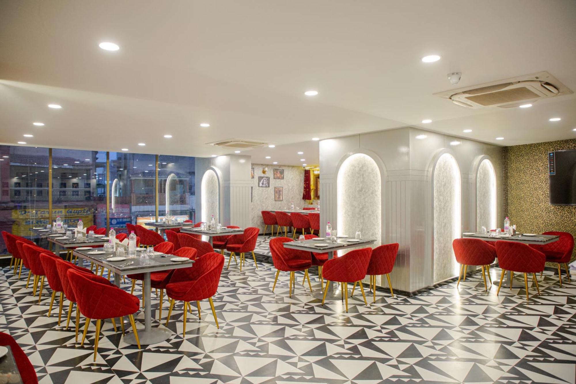 Отель Pearl Courtyard Варанаси Экстерьер фото